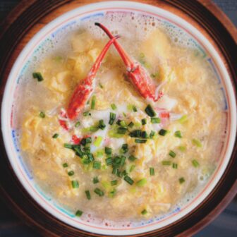 ワタリガニとふわふわタマゴのラーメン